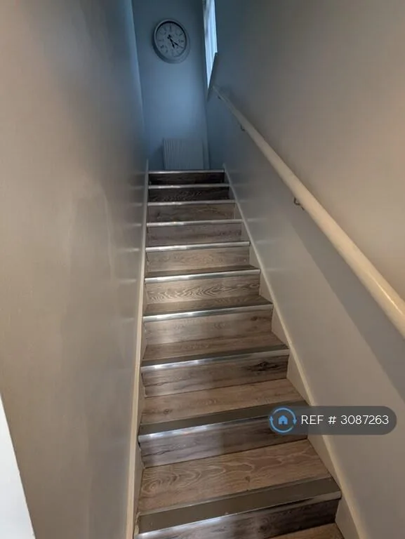 3 bedroom semi-detached house for rent