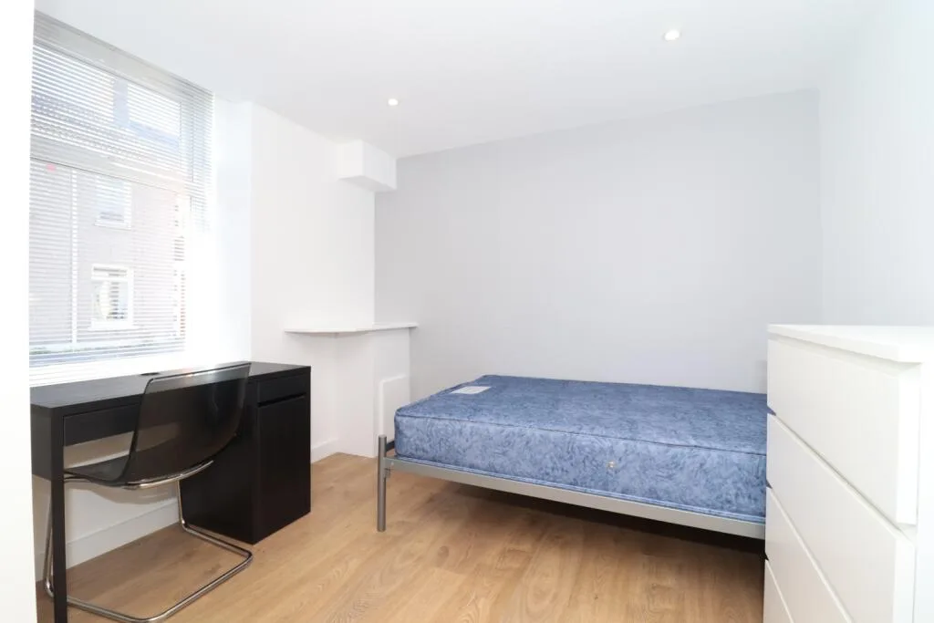 5 bedroom terraced house for rent