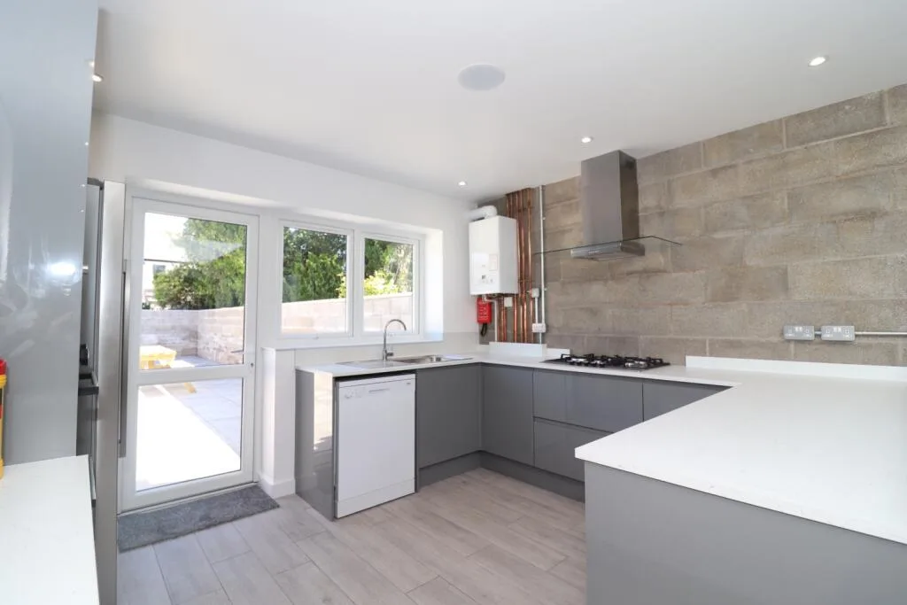 5 bedroom terraced house for rent