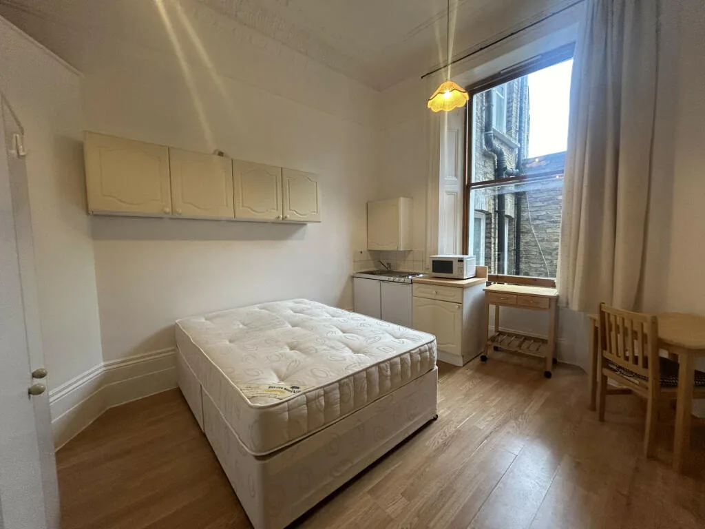 Studio flat for rent