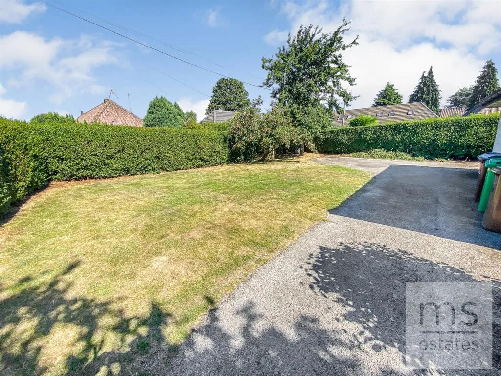 5 bedroom semi-detached house for rent