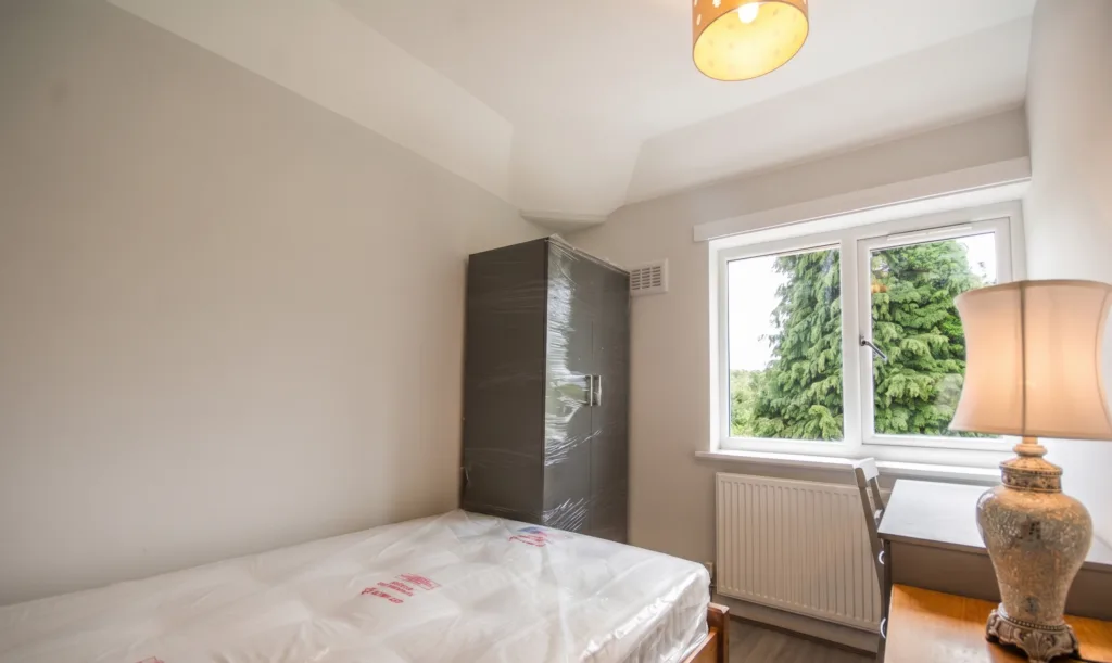 4 bedroom end of terrace house for rent