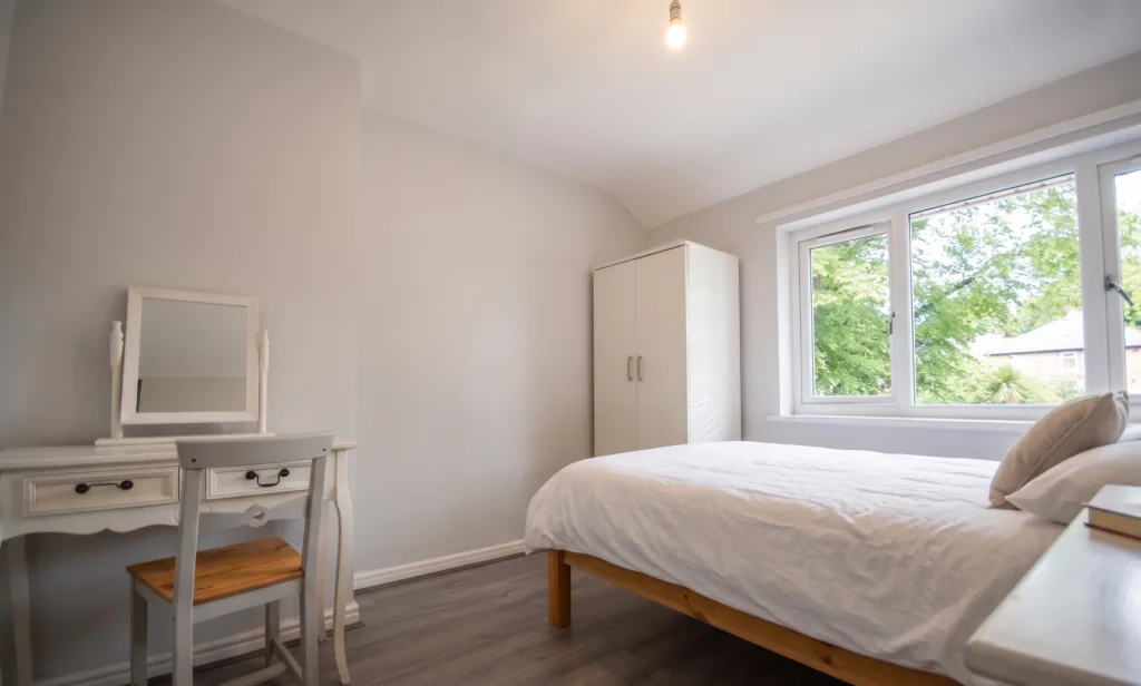 4 bedroom end of terrace house for rent