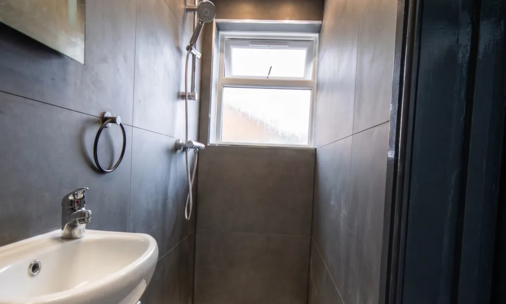 4 bedroom end of terrace house for rent