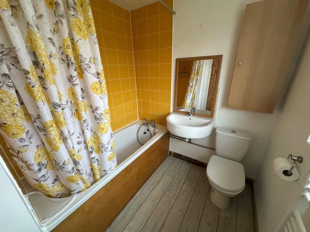 2 bedroom semi-detached house for rent