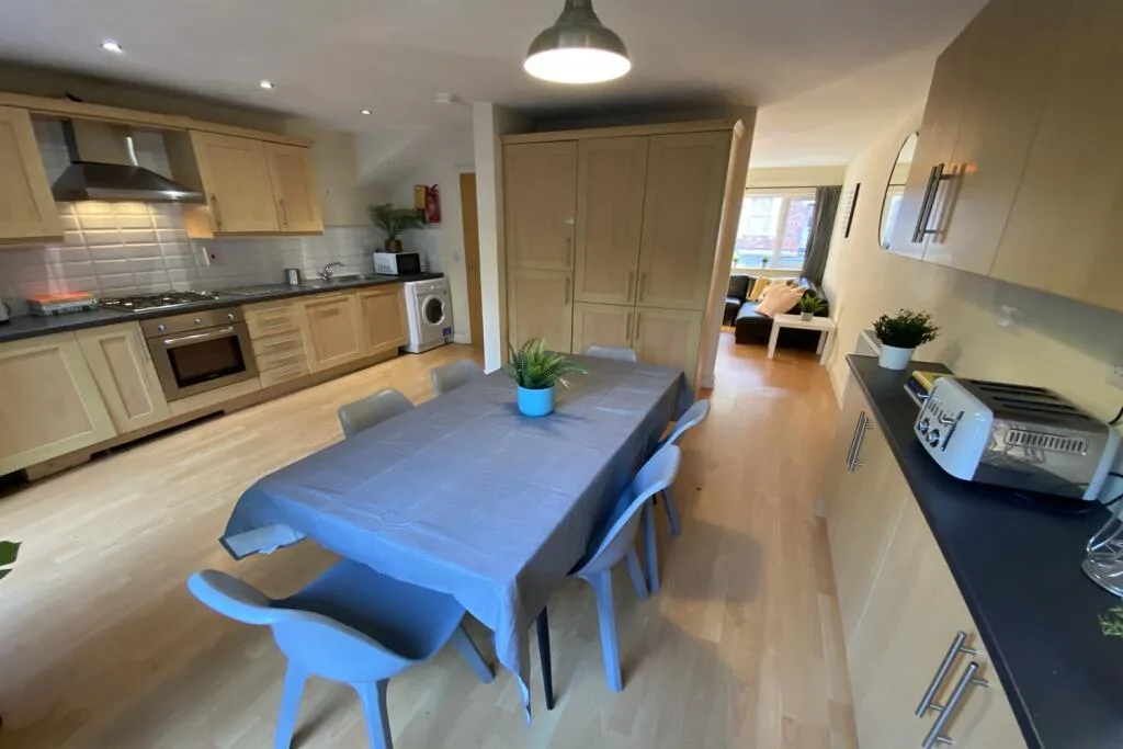 6 bedroom terraced house for rent