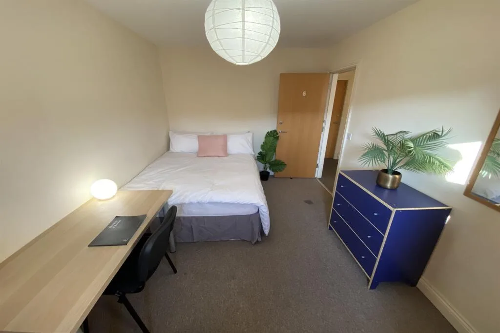 6 bedroom terraced house for rent