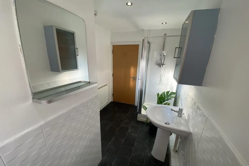 6 bedroom terraced house for rent