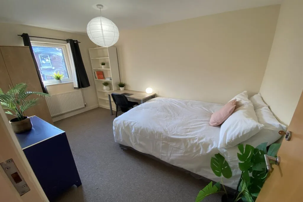 6 bedroom terraced house for rent