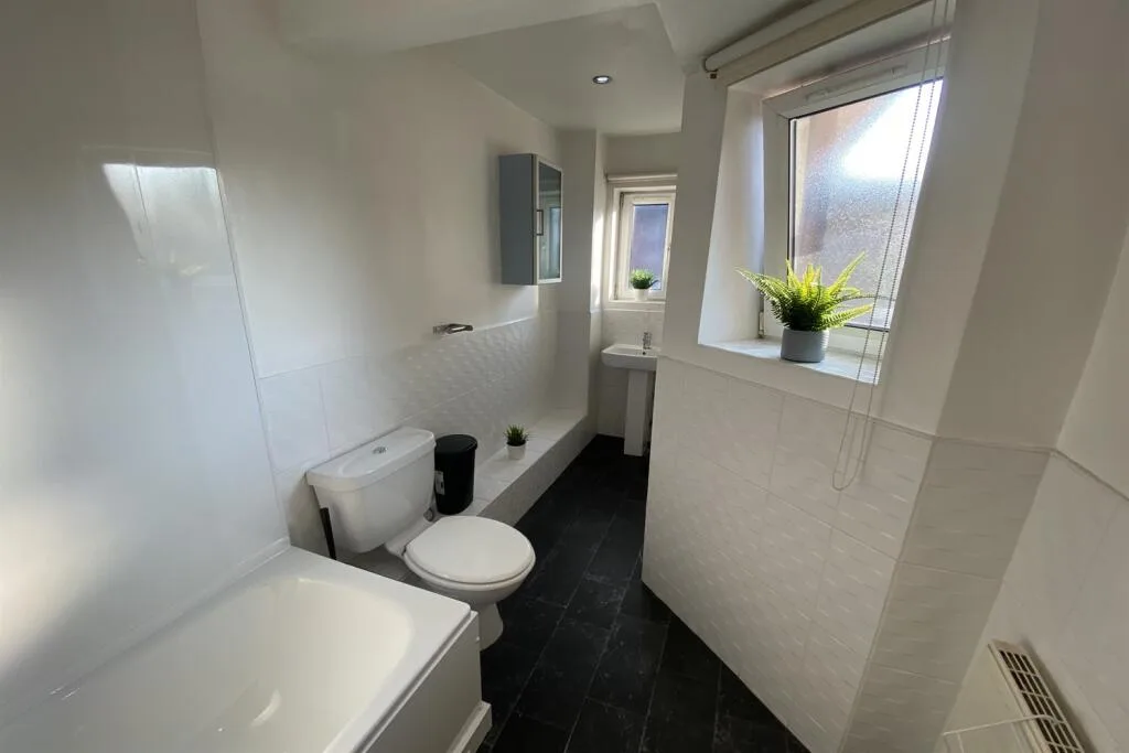 6 bedroom terraced house for rent