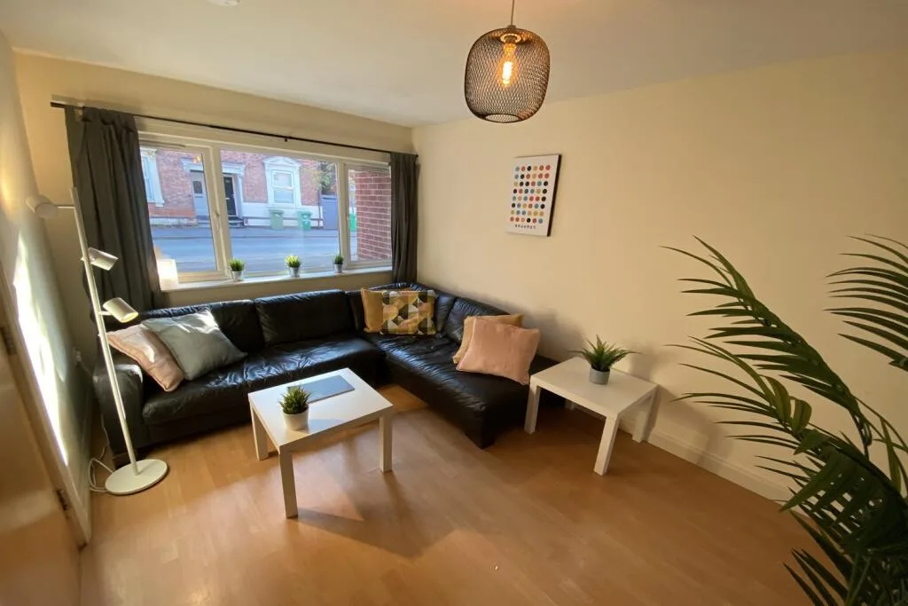 6 bedroom terraced house for rent