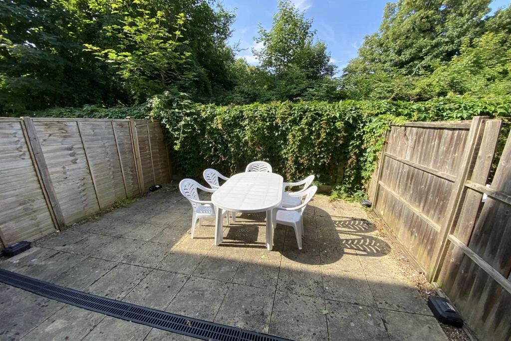 6 bedroom terraced house for rent