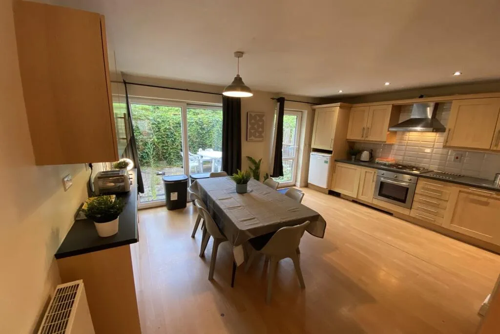 6 bedroom terraced house for rent