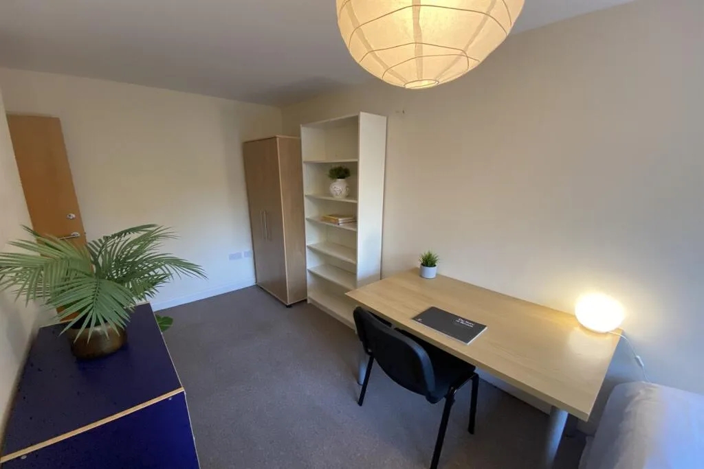 6 bedroom terraced house for rent