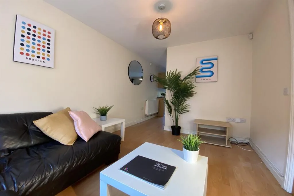 6 bedroom terraced house for rent