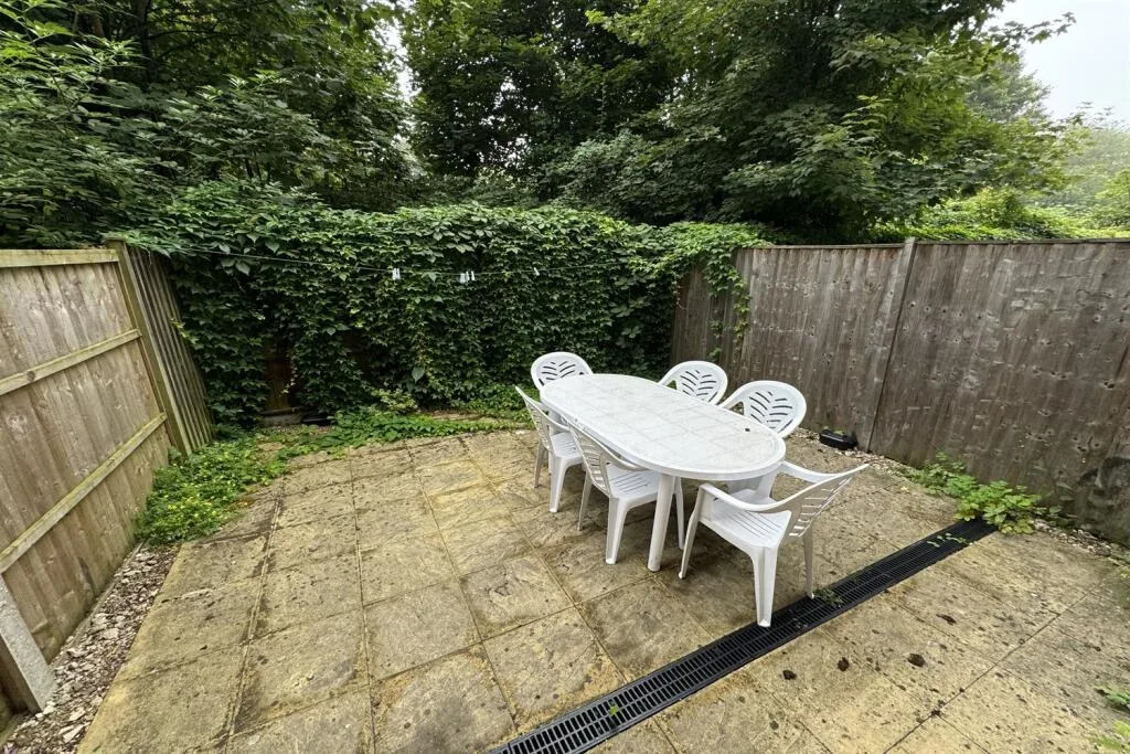 6 bedroom terraced house for rent