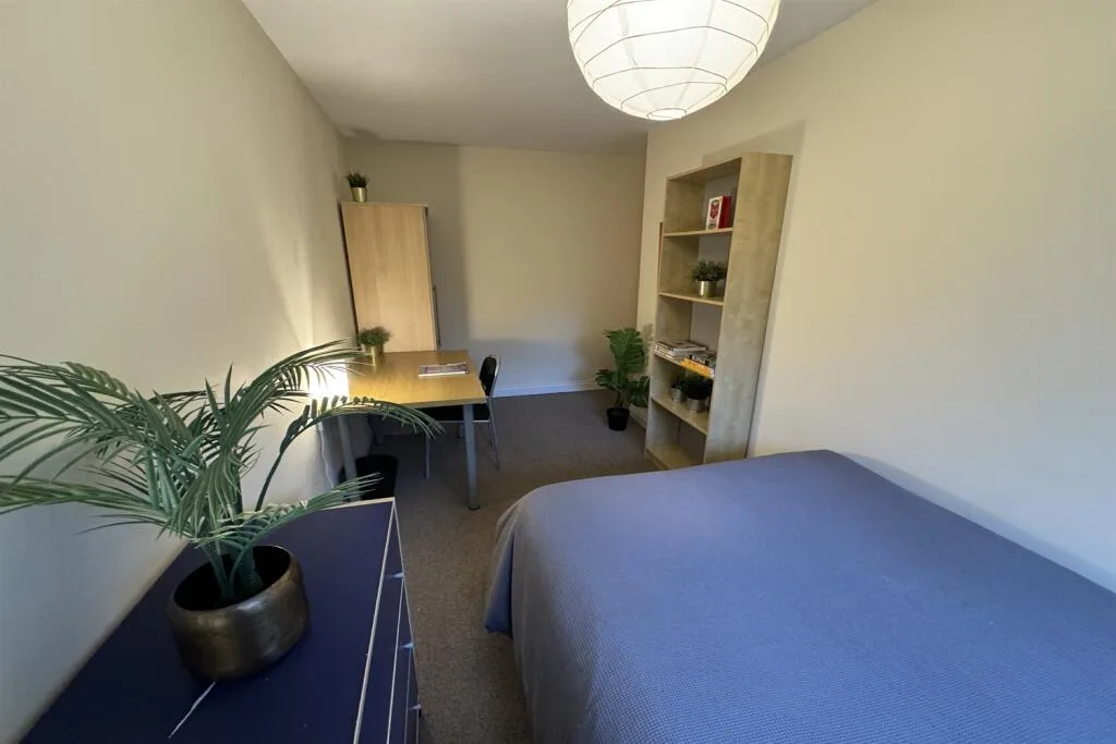 6 bedroom terraced house for rent