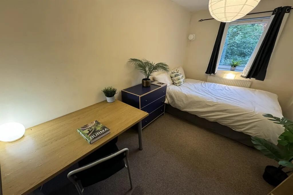 6 bedroom terraced house for rent