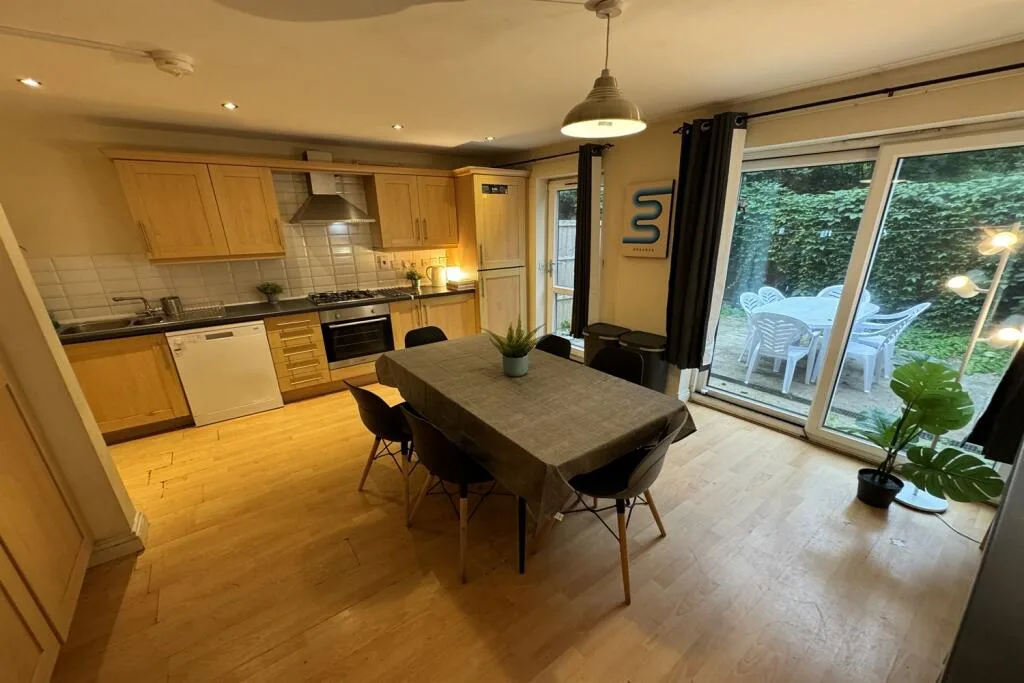 6 bedroom terraced house for rent