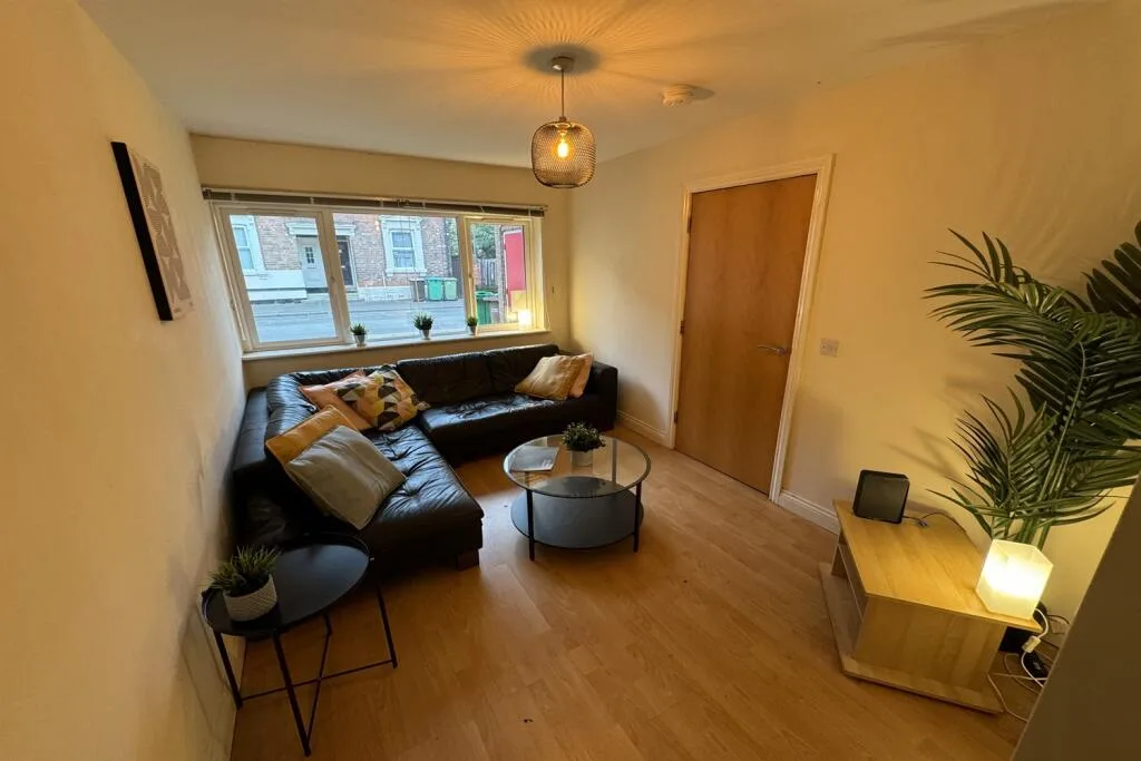 6 bedroom terraced house for rent
