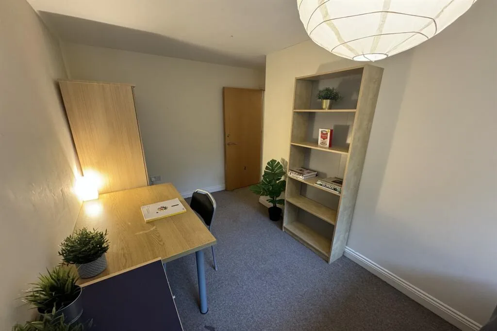 6 bedroom terraced house for rent