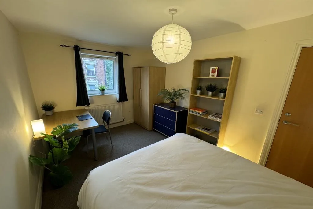 6 bedroom terraced house for rent