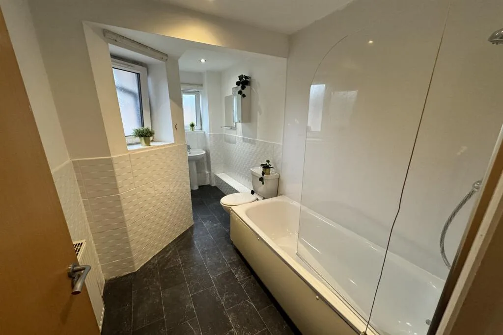6 bedroom terraced house for rent