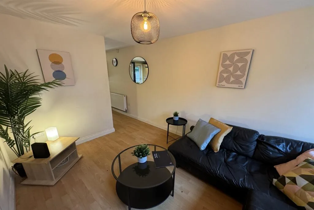 6 bedroom terraced house for rent