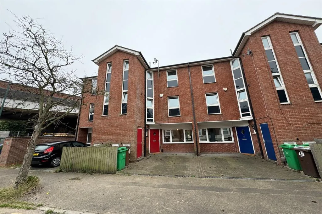 6 bedroom terraced house for rent