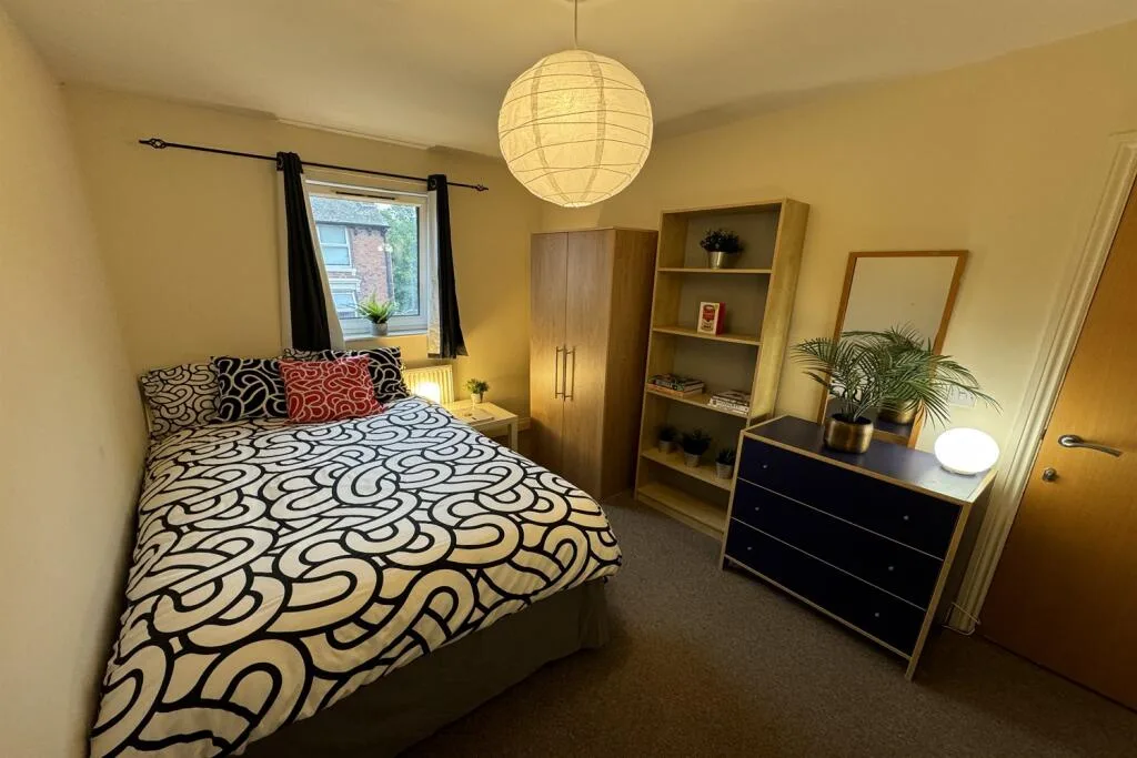 6 bedroom terraced house for rent