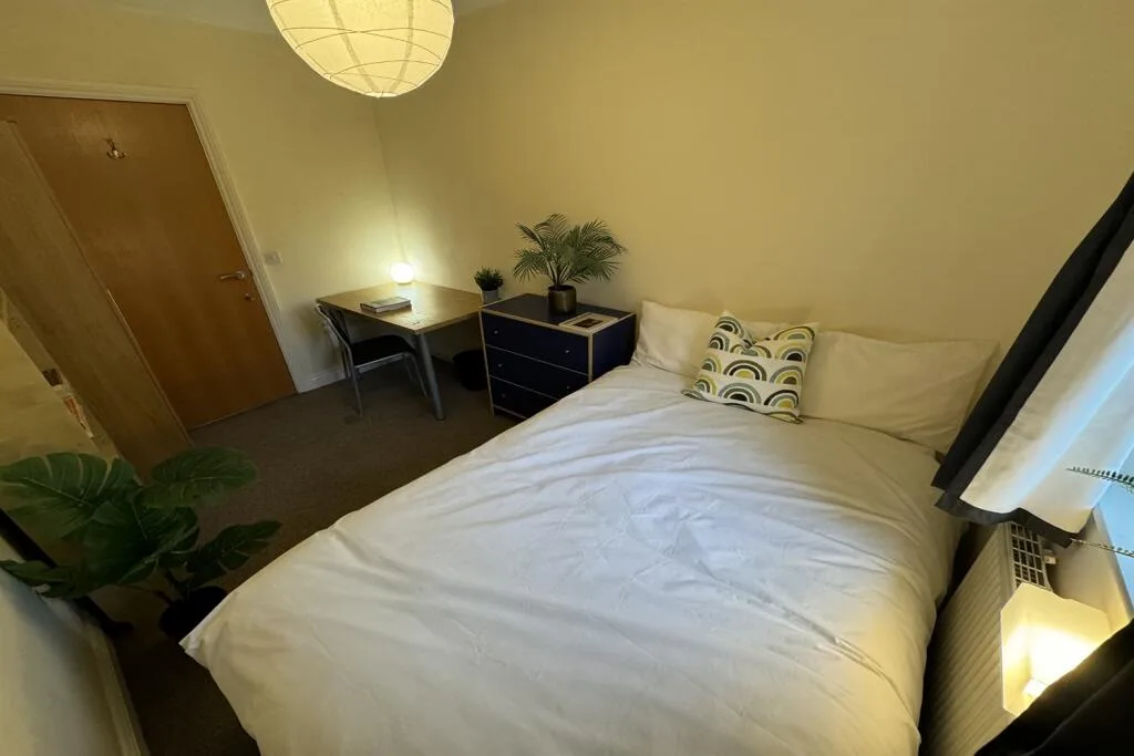 6 bedroom terraced house for rent