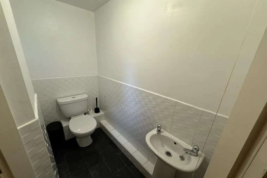 6 bedroom terraced house for rent