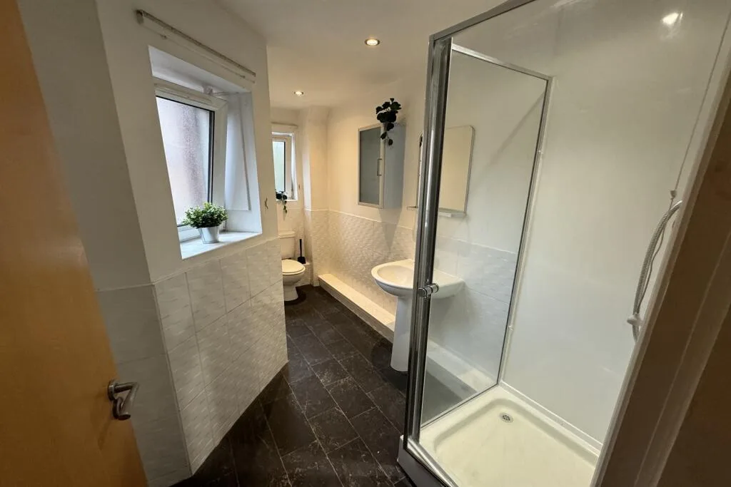 6 bedroom terraced house for rent