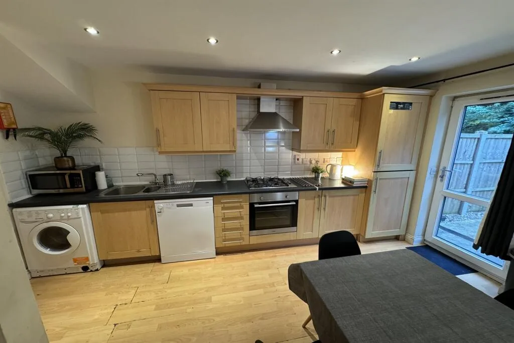 6 bedroom terraced house for rent