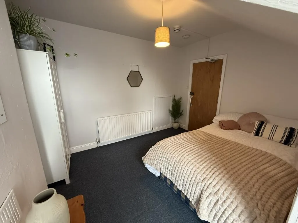 5 bedroom house for rent