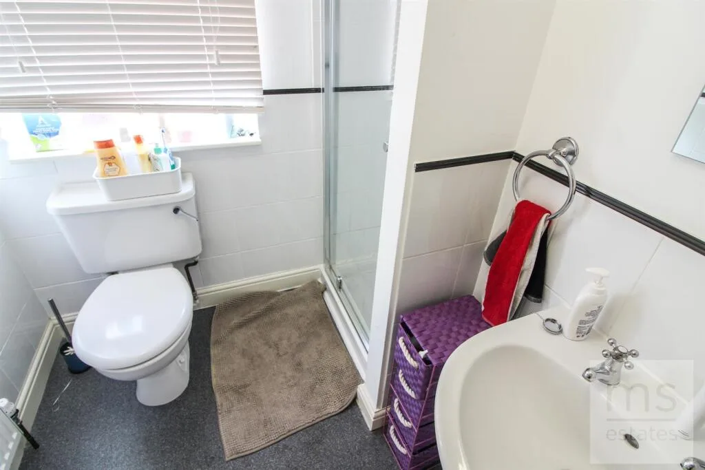 5 bedroom end of terrace house for rent