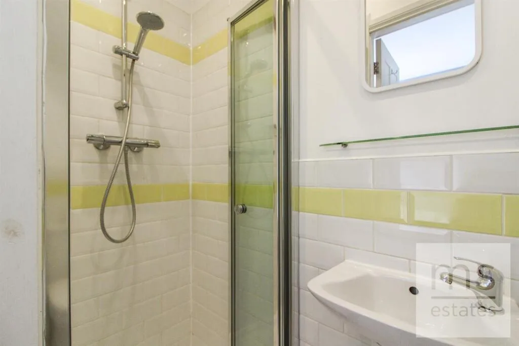 5 bedroom terraced house for rent