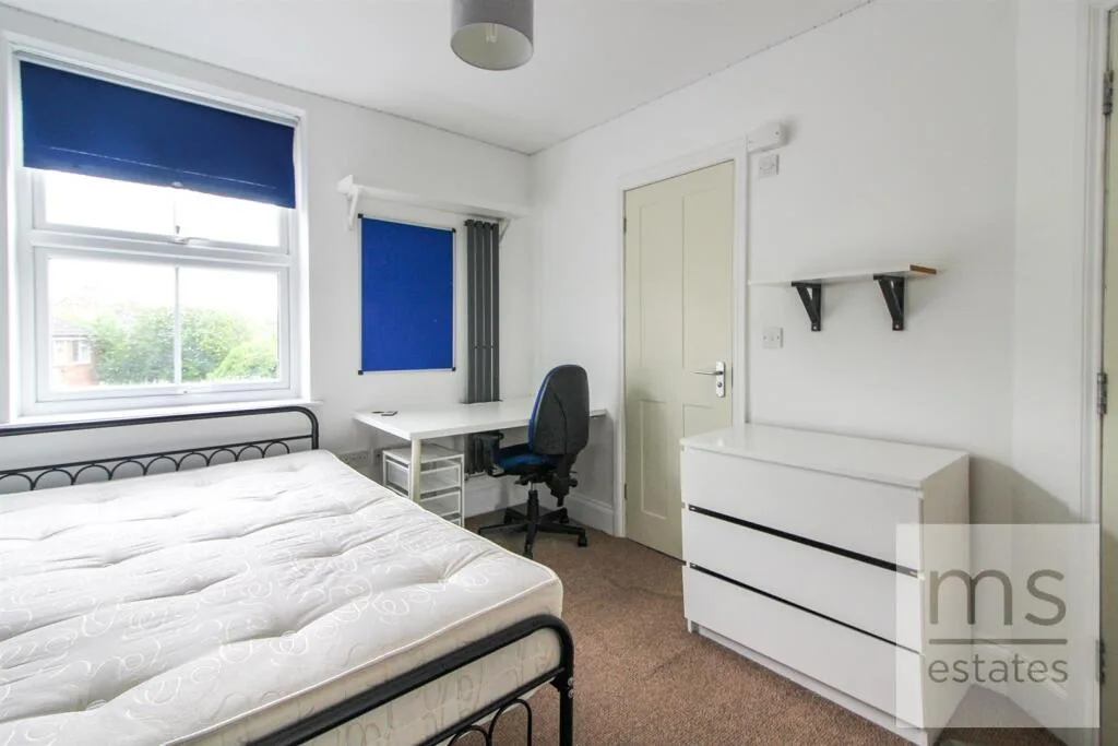 5 bedroom terraced house for rent
