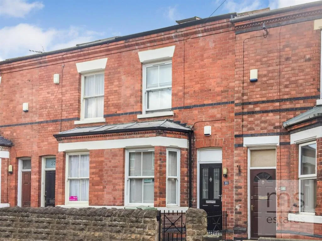 5 bedroom terraced house for rent