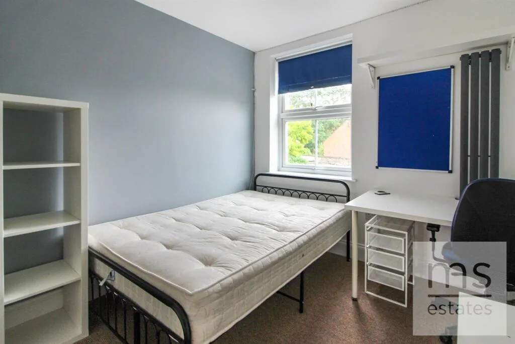 5 bedroom terraced house for rent