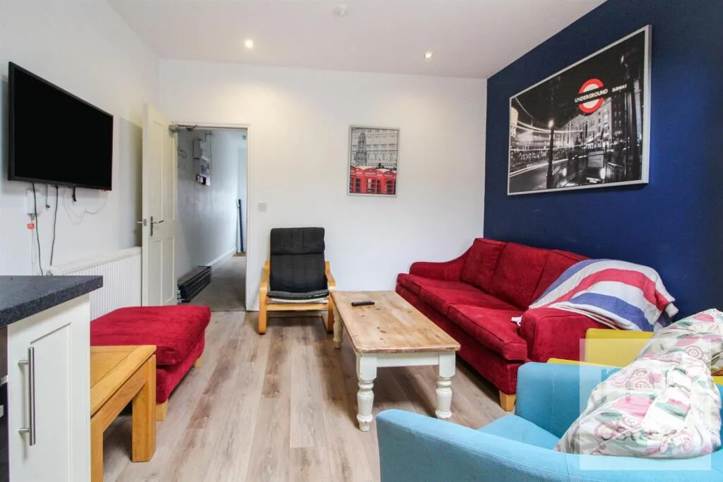 5 bedroom terraced house for rent