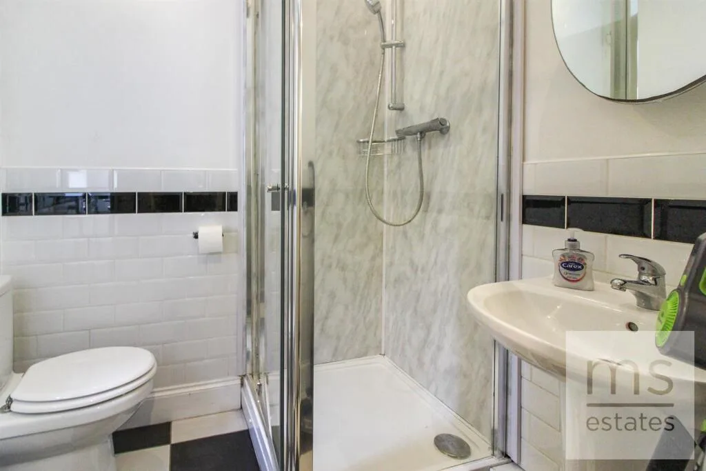 5 bedroom terraced house for rent