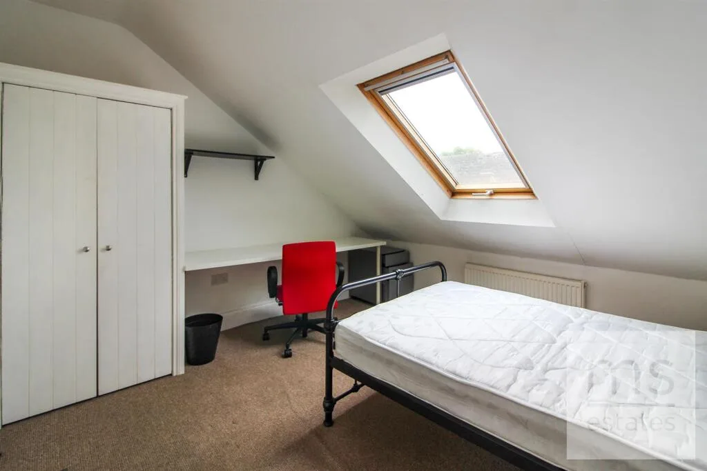 5 bedroom terraced house for rent
