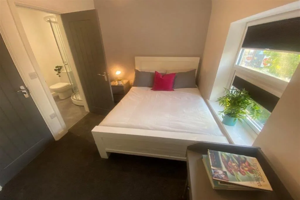 5 bedroom apartment for rent