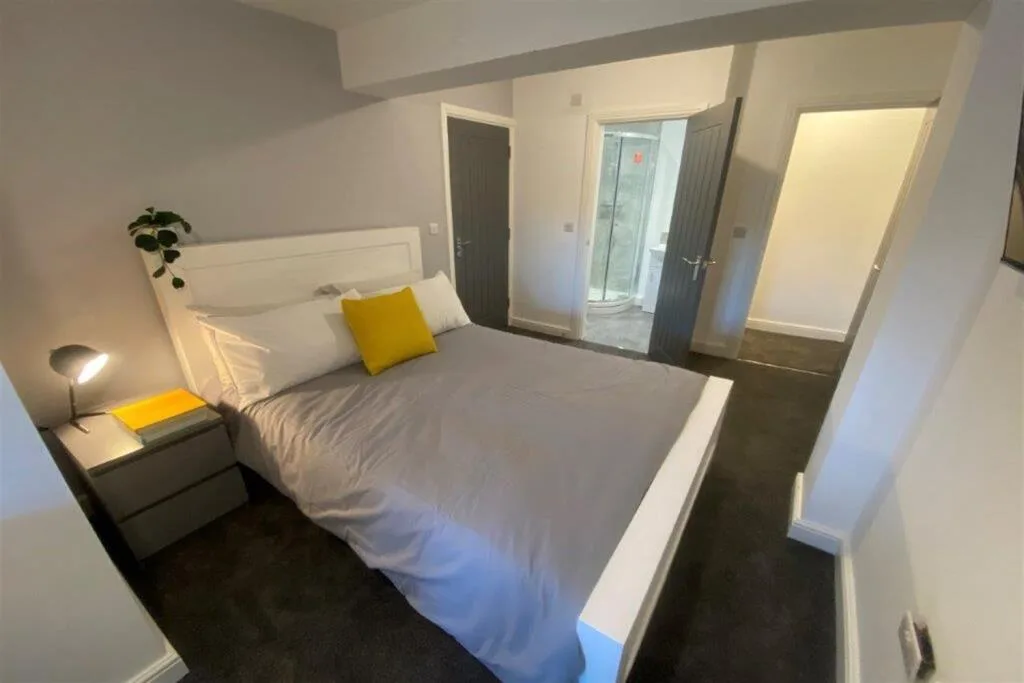 5 bedroom apartment for rent