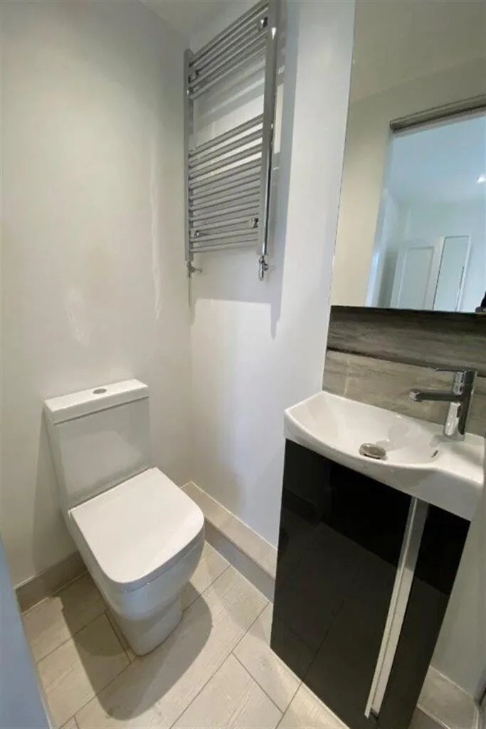 6 bedroom semi-detached house for rent