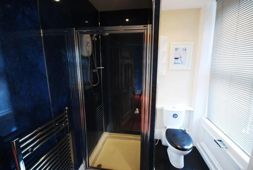6 bedroom terraced house for rent