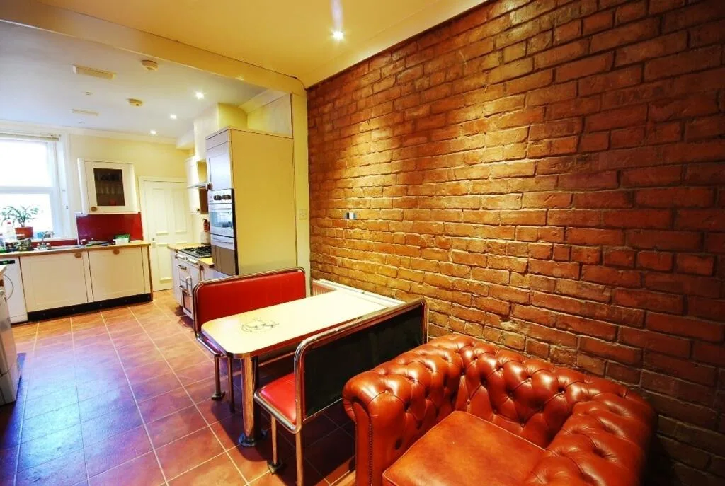 6 bedroom terraced house for rent