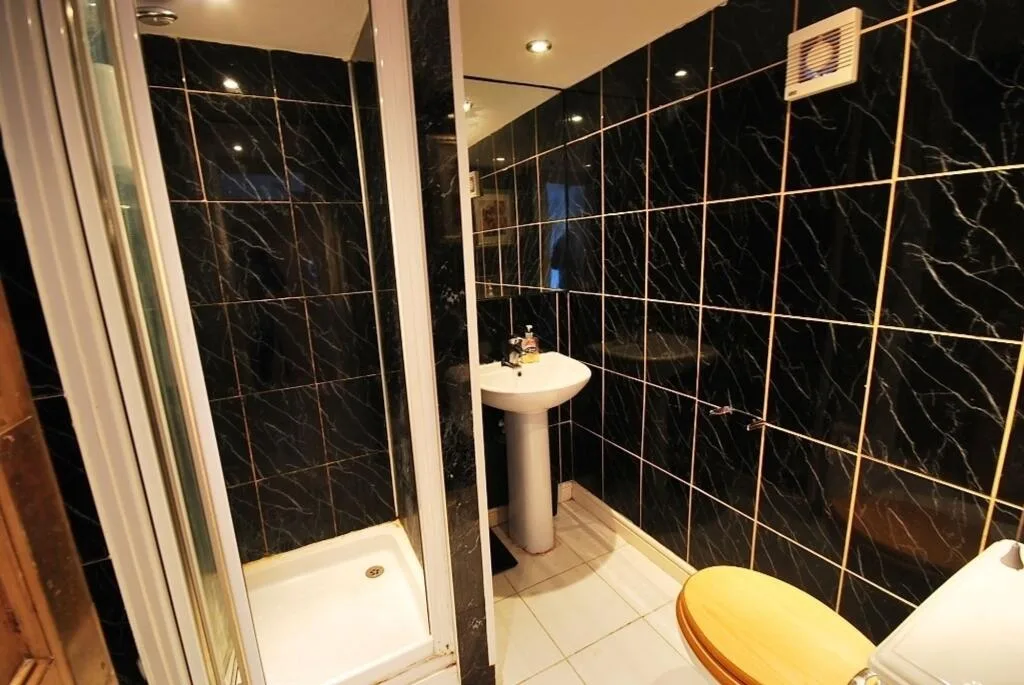 6 bedroom terraced house for rent