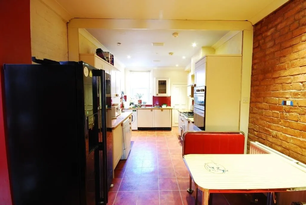6 bedroom terraced house for rent